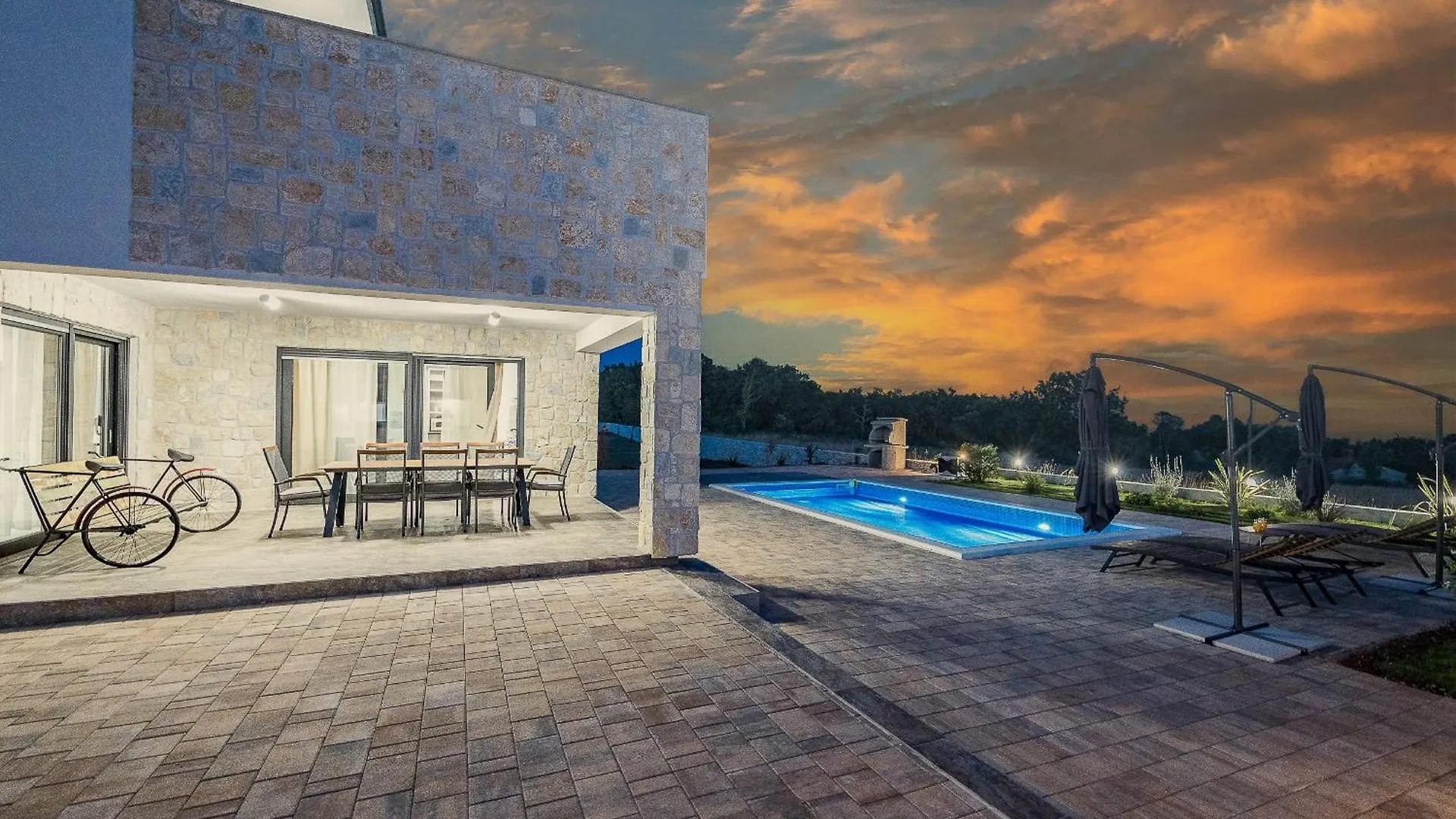 Basilica Villas By Mercado 크르니카
